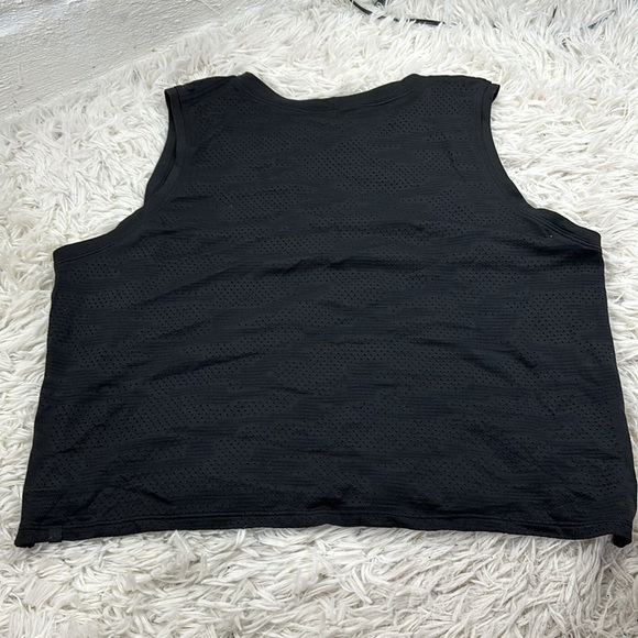 Lululemon Train to Be Tank *Camo Dot Camo Black - Picture 5 of 6
